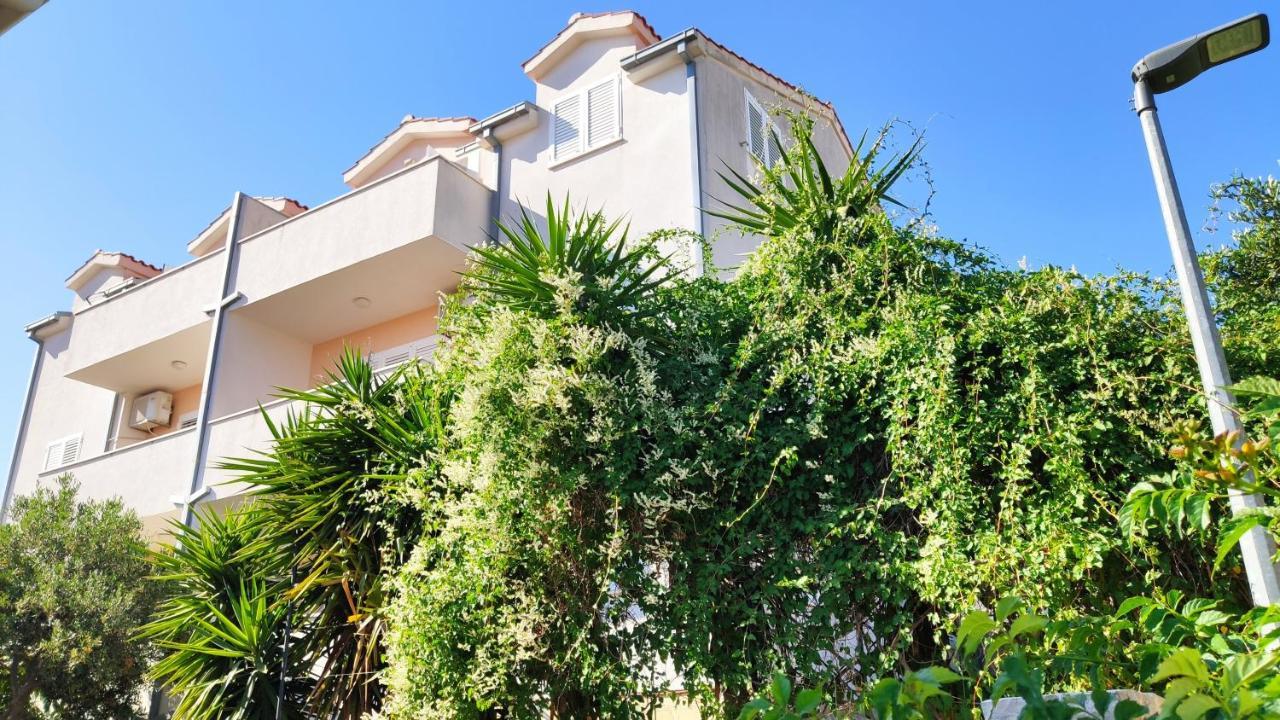 Apartments Mazuran Hvar Town Bagian luar foto