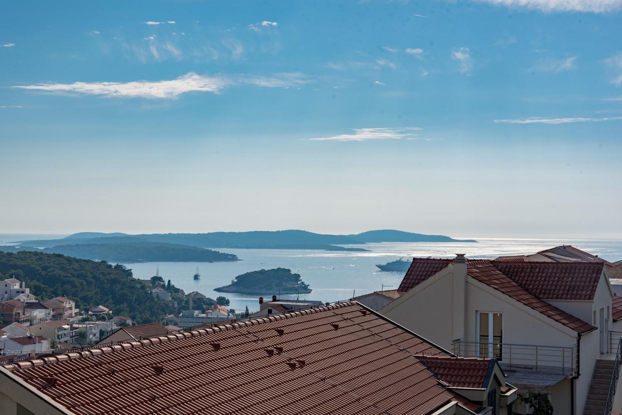 Apartments Mazuran Hvar Town Bagian luar foto