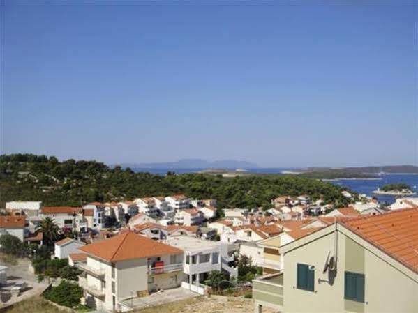 Apartments Mazuran Hvar Town Bagian luar foto