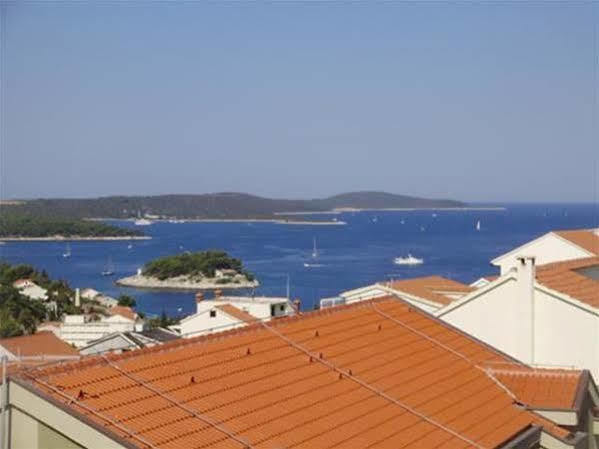 Apartments Mazuran Hvar Town Bagian luar foto